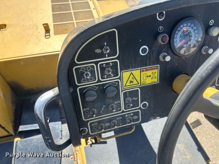 image for item DT7147 2009 Caterpillar AP 1055D paver