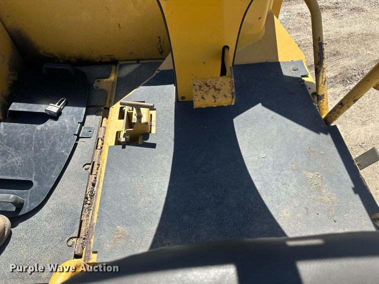 image for item DT7147 2009 Caterpillar AP 1055D paver