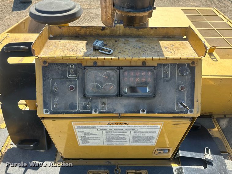 image for item DT7147 2009 Caterpillar AP 1055D paver