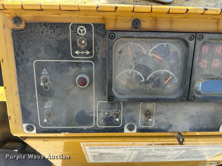 image for item DT7147 2009 Caterpillar AP 1055D paver