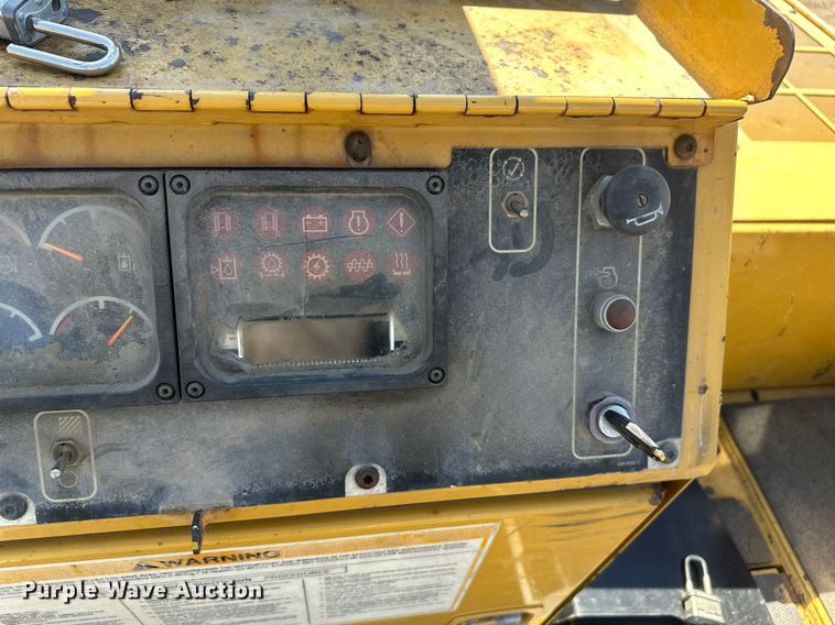 image for item DT7147 2009 Caterpillar AP 1055D paver