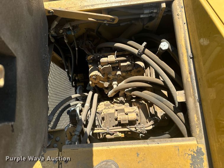 image for item DT7147 2009 Caterpillar AP 1055D paver