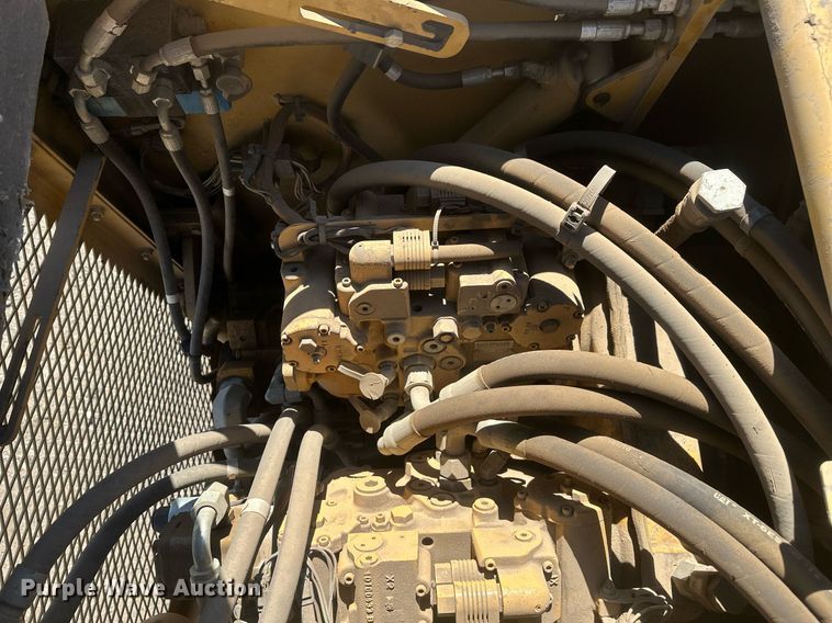 image for item DT7147 2009 Caterpillar AP 1055D paver