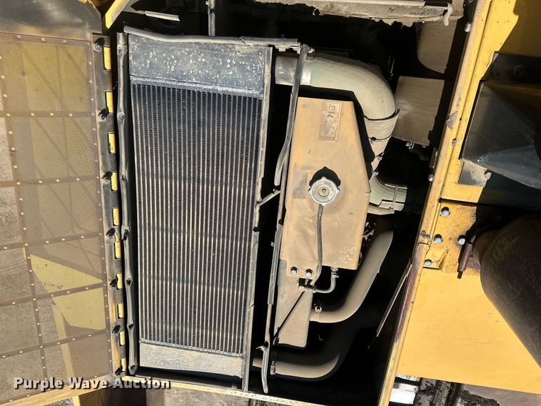 image for item DT7147 2009 Caterpillar AP 1055D paver