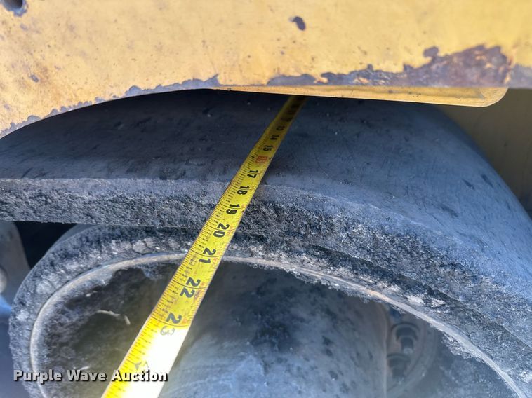 image for item DT7147 2009 Caterpillar AP 1055D paver