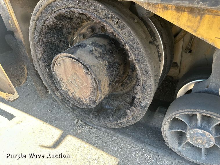 image for item DT7147 2009 Caterpillar AP 1055D paver