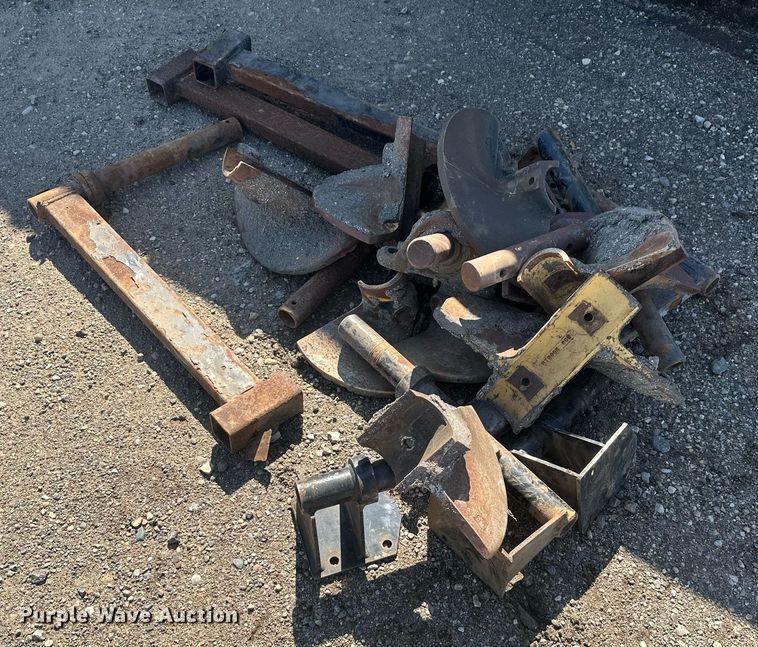 image for item DT7147 2009 Caterpillar AP 1055D paver