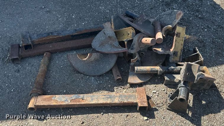 image for item DT7147 2009 Caterpillar AP 1055D paver