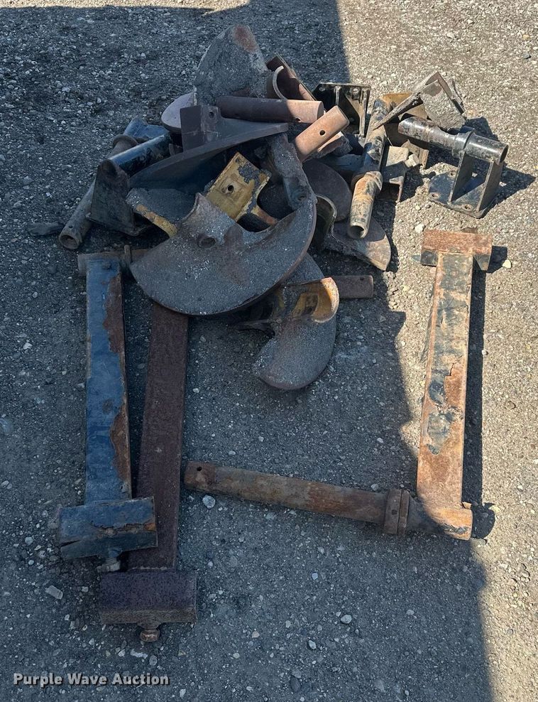 image for item DT7147 2009 Caterpillar AP 1055D paver