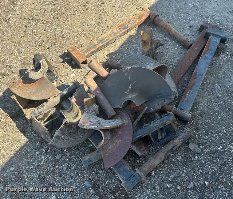 image for item DT7147 2009 Caterpillar AP 1055D paver