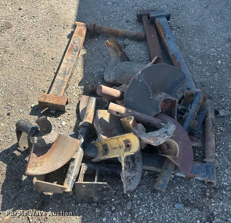 image for item DT7147 2009 Caterpillar AP 1055D paver