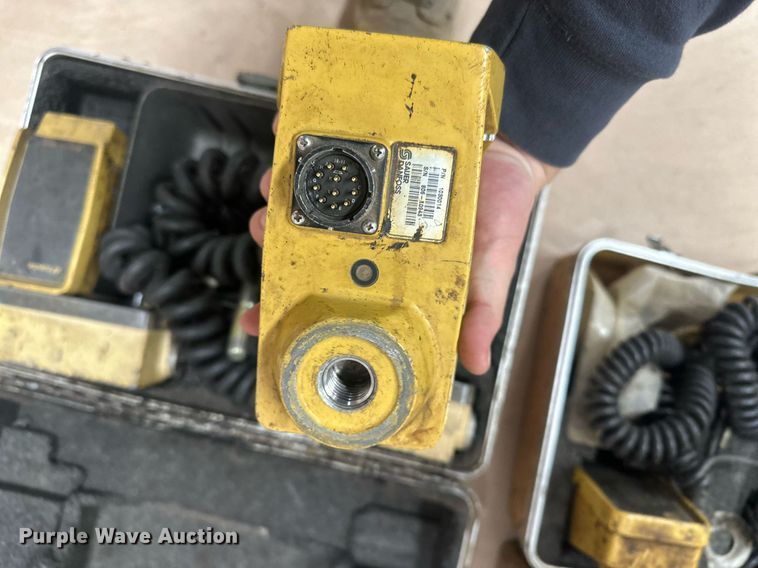 image for item DT7147 2009 Caterpillar AP 1055D paver