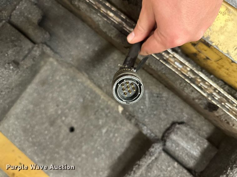 image for item DT7147 2009 Caterpillar AP 1055D paver