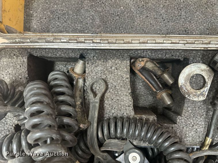 image for item DT7147 2009 Caterpillar AP 1055D paver