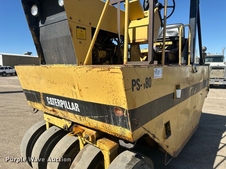 image for item DT7148 1992 Caterpillar PS-180 pneumatic roller