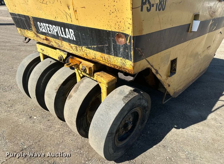 image for item DT7148 1992 Caterpillar PS-180 pneumatic roller