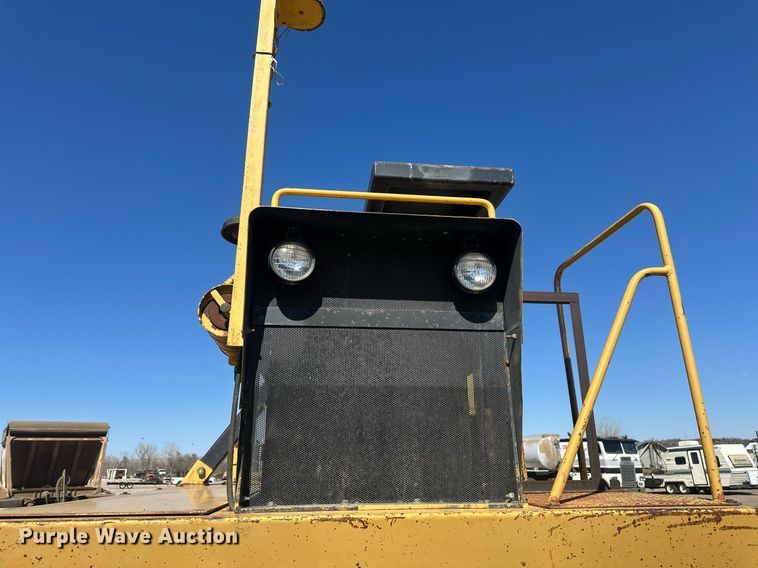 image for item DT7148 1992 Caterpillar PS-180 pneumatic roller