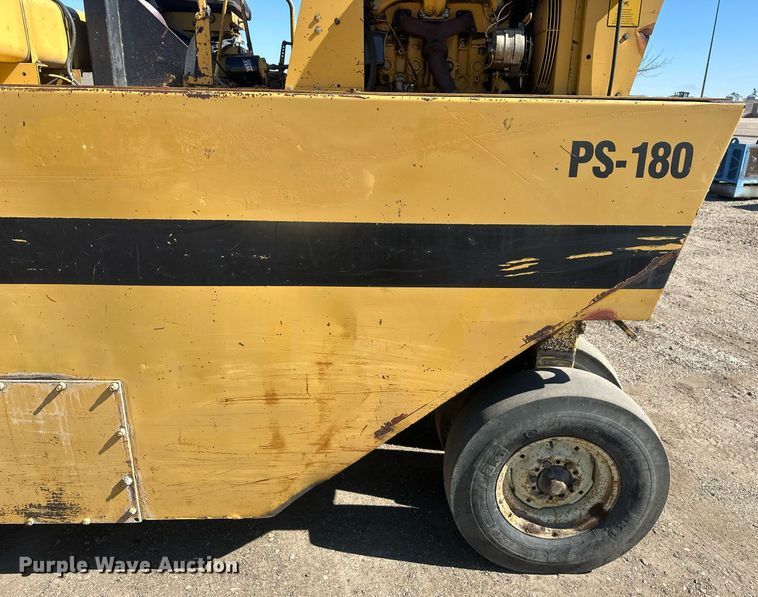 image for item DT7148 1992 Caterpillar PS-180 pneumatic roller