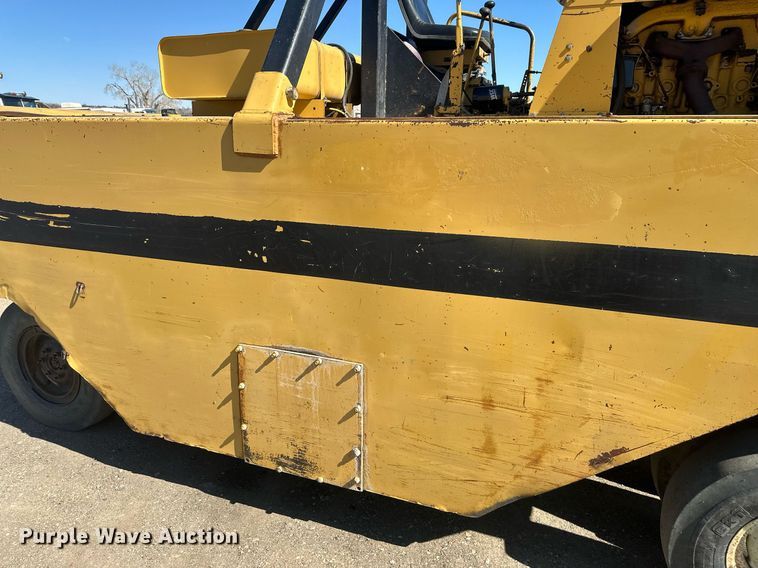 image for item DT7148 1992 Caterpillar PS-180 pneumatic roller