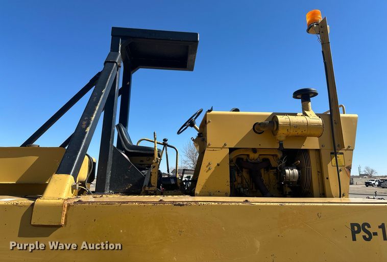 image for item DT7148 1992 Caterpillar PS-180 pneumatic roller