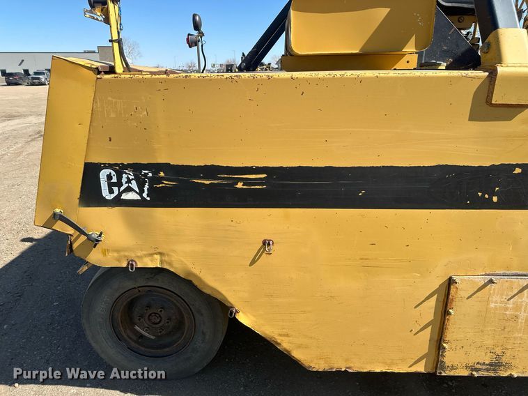 image for item DT7148 1992 Caterpillar PS-180 pneumatic roller