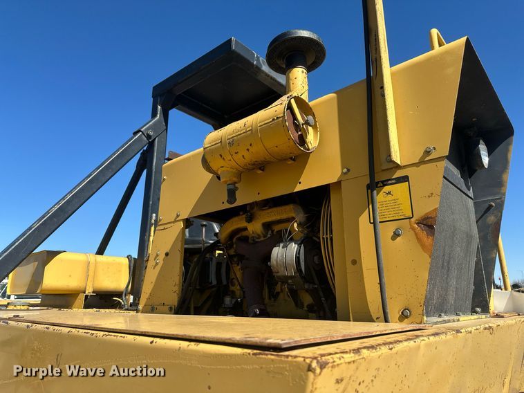 image for item DT7148 1992 Caterpillar PS-180 pneumatic roller