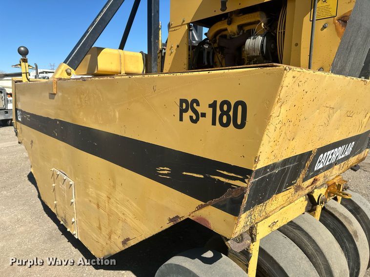 image for item DT7148 1992 Caterpillar PS-180 pneumatic roller