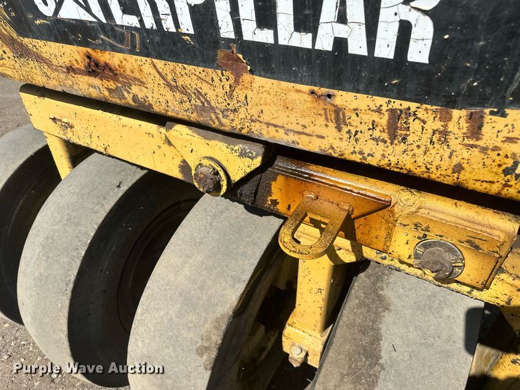 image for item DT7148 1992 Caterpillar PS-180 pneumatic roller