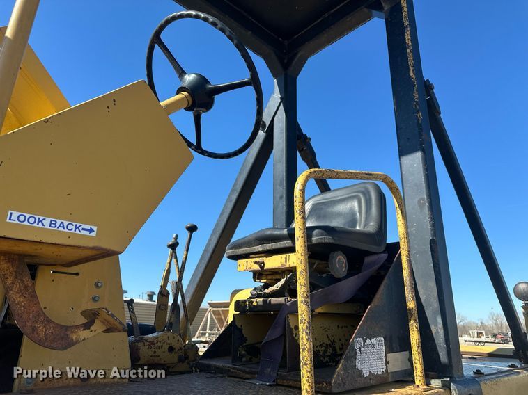 image for item DT7148 1992 Caterpillar PS-180 pneumatic roller