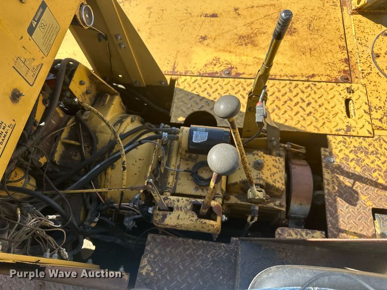 image for item DT7148 1992 Caterpillar PS-180 pneumatic roller