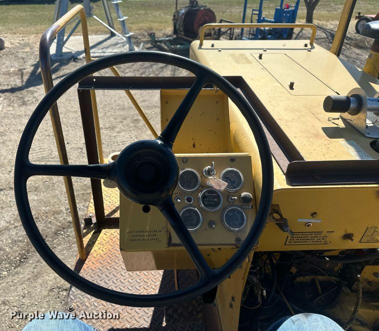 image for item DT7148 1992 Caterpillar PS-180 pneumatic roller