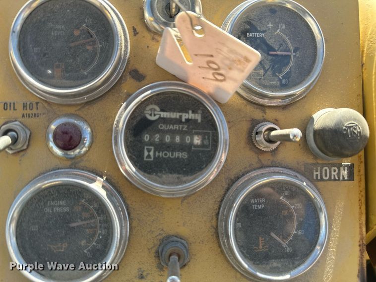 image for item DT7148 1992 Caterpillar PS-180 pneumatic roller