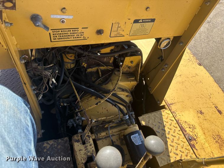 image for item DT7148 1992 Caterpillar PS-180 pneumatic roller