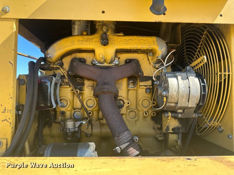 image for item DT7148 1992 Caterpillar PS-180 pneumatic roller