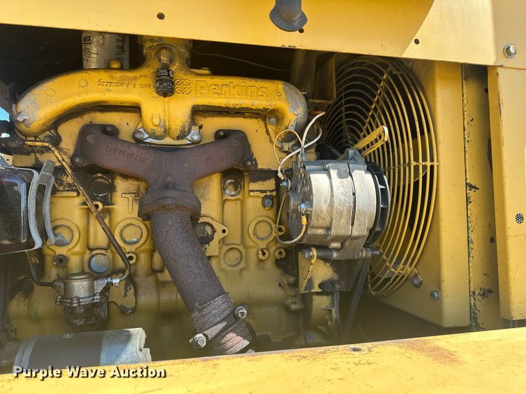 image for item DT7148 1992 Caterpillar PS-180 pneumatic roller