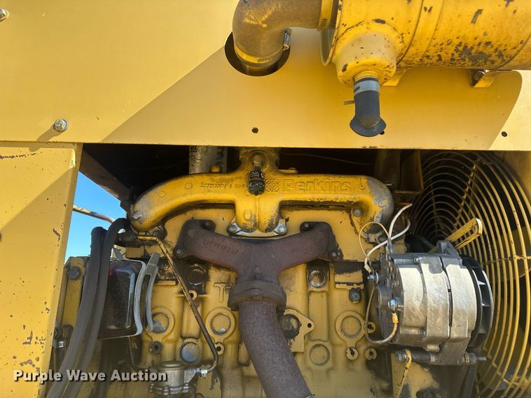 image for item DT7148 1992 Caterpillar PS-180 pneumatic roller