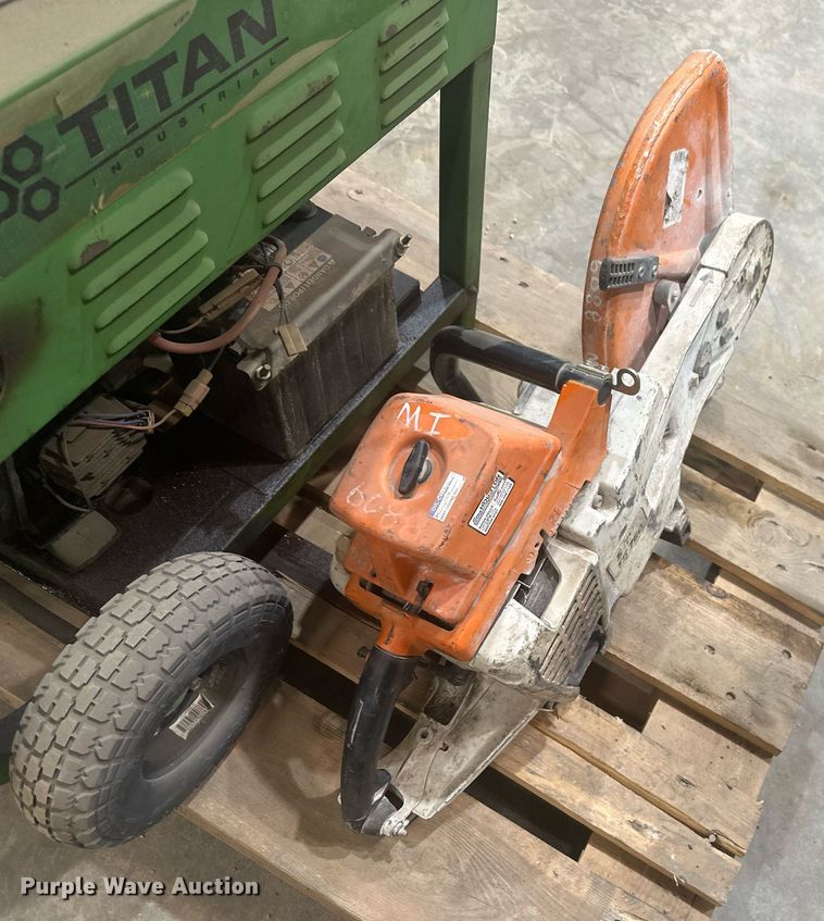 image for item DT7152 Titan Industrial 6500 generator