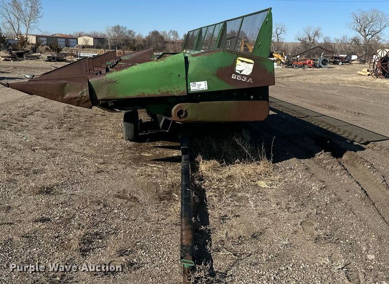 image for item DT7156 2010 John Deere 853A all-crop head