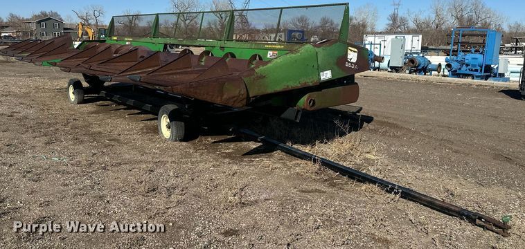 image for item DT7156 2010 John Deere 853A all-crop head