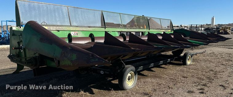 image for item DT7156 2010 John Deere 853A all-crop head