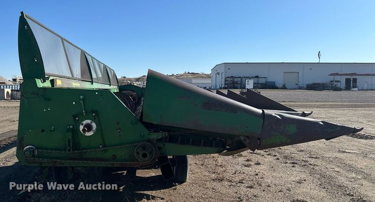 image for item DT7156 2010 John Deere 853A all-crop head