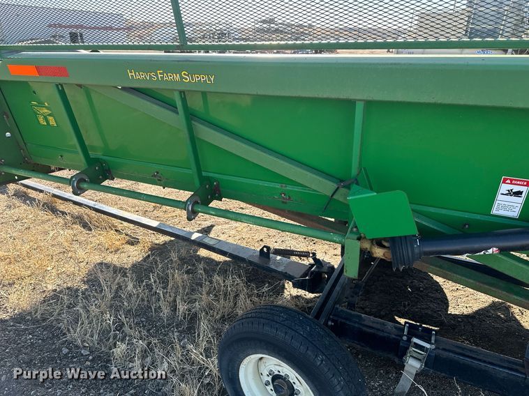 image for item DT7156 2010 John Deere 853A all-crop head