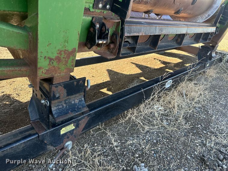 image for item DT7156 2010 John Deere 853A all-crop head