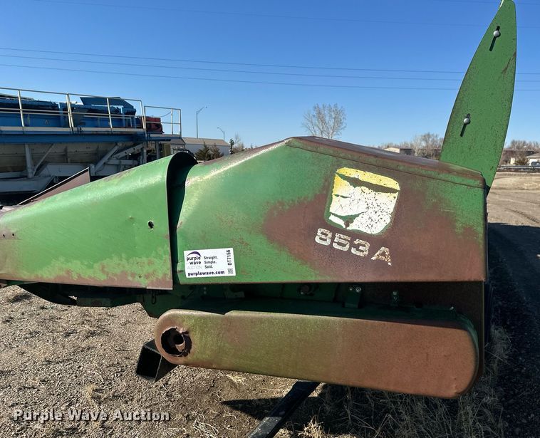 image for item DT7156 2010 John Deere 853A all-crop head