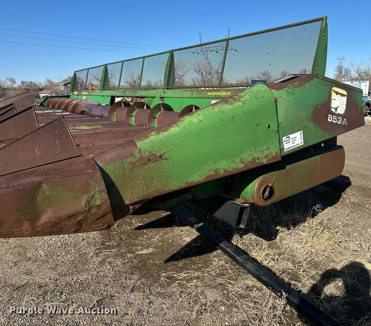 image for item DT7156 2010 John Deere 853A all-crop head