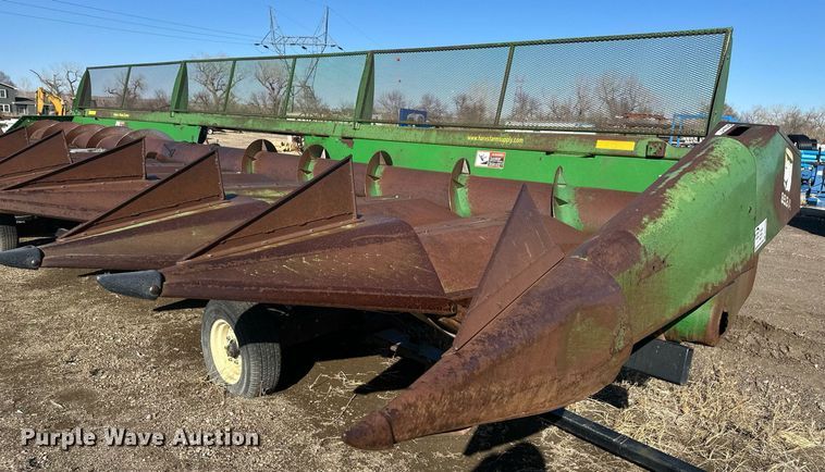 image for item DT7156 2010 John Deere 853A all-crop head