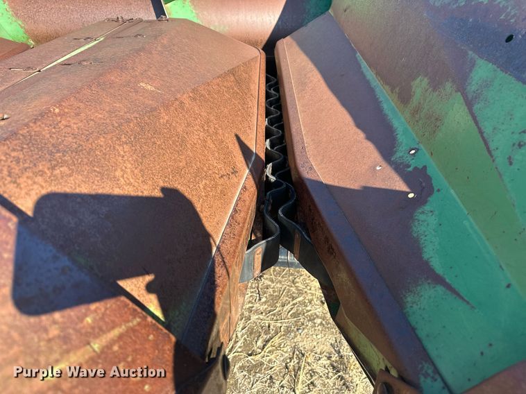 image for item DT7156 2010 John Deere 853A all-crop head