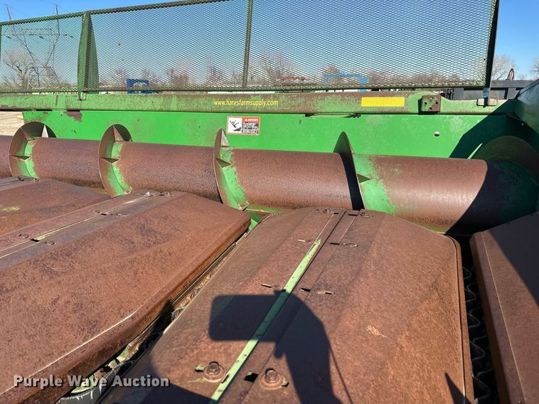 image for item DT7156 2010 John Deere 853A all-crop head