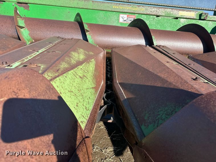 image for item DT7156 2010 John Deere 853A all-crop head