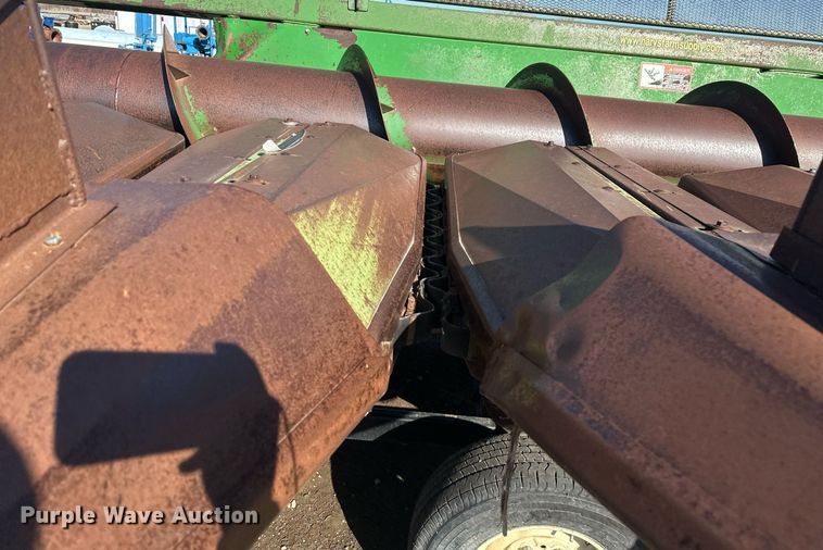 image for item DT7156 2010 John Deere 853A all-crop head